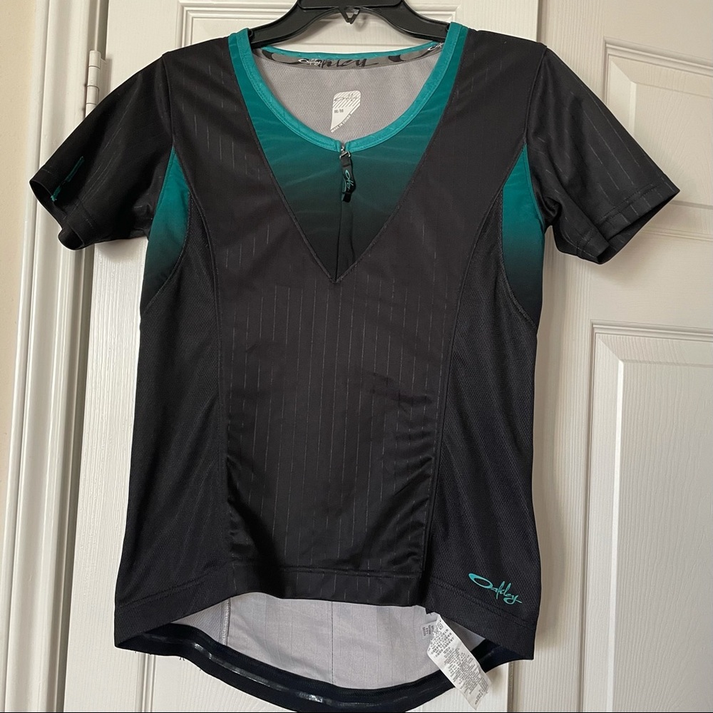 Oakley Women’s Athleisure Top w/Back Pockets Sz M